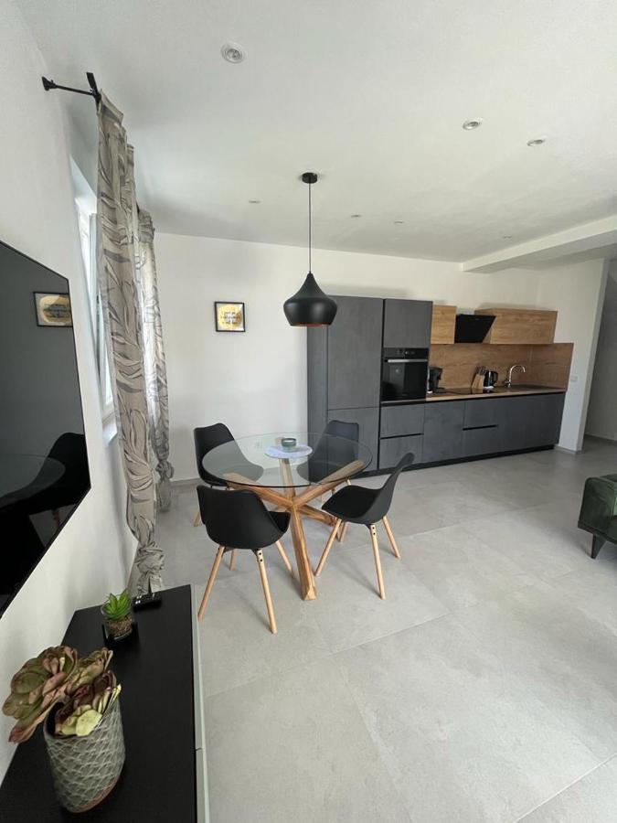 Haus Dalmatia With Heated Pool Apartment Bibinje Ngoại thất bức ảnh